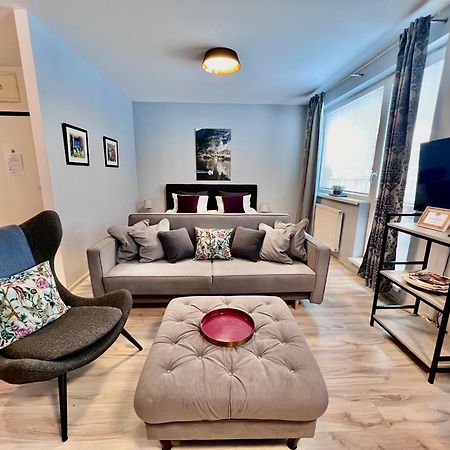 Bl - The Executive Suite, Boru - 24Hr Self Check-In, Free Private Parking, Balcony With Mountain View, 5 Minute Walk To City Center 반스카비스트리카 외부 사진