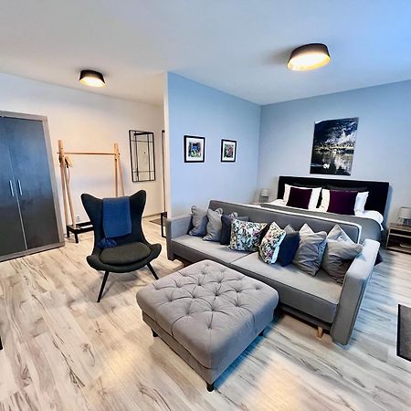 Bl - The Executive Suite, Boru - 24Hr Self Check-In, Free Private Parking, Balcony With Mountain View, 5 Minute Walk To City Center 반스카비스트리카 외부 사진